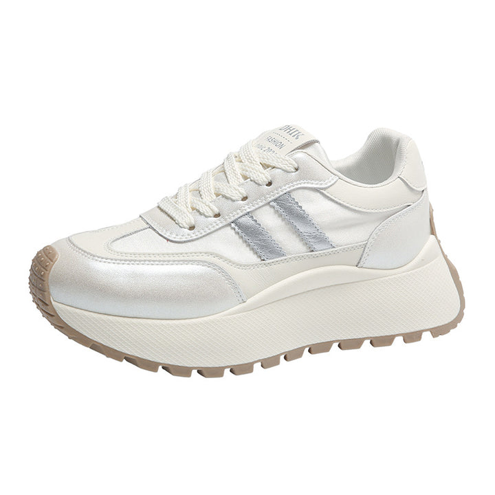 Dame sneakers med højmoderne platformsåler og skinnende overmateriale Stilla
