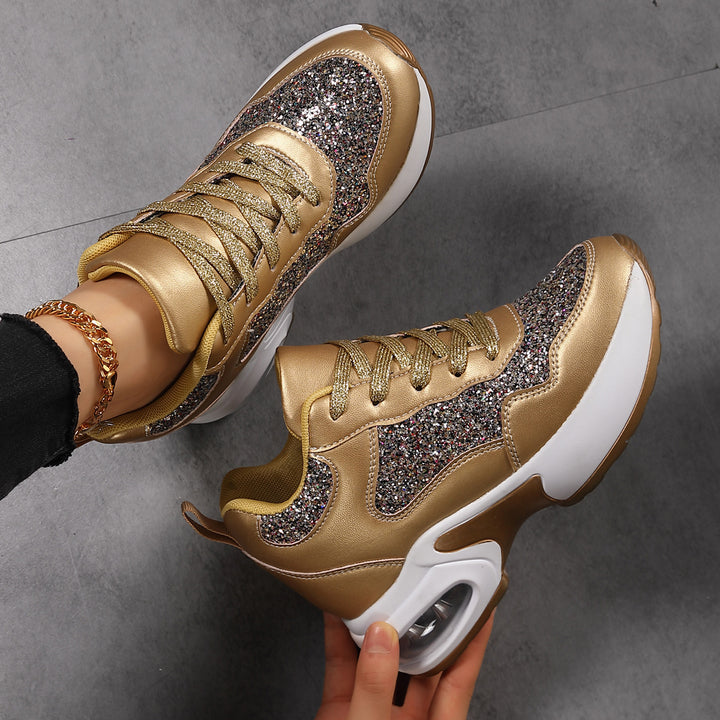 Dame nan modische Plateau-Sneaker med glimmerdetaljer og synlig luftpude Skovae