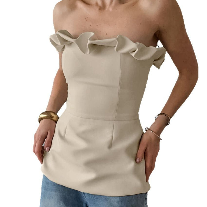Dame top med off-shoulder design og svingende flæsehem. Stilla