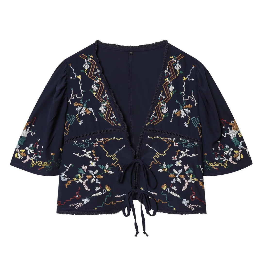 Dame kort bluse med plads til elegante bind Skovae