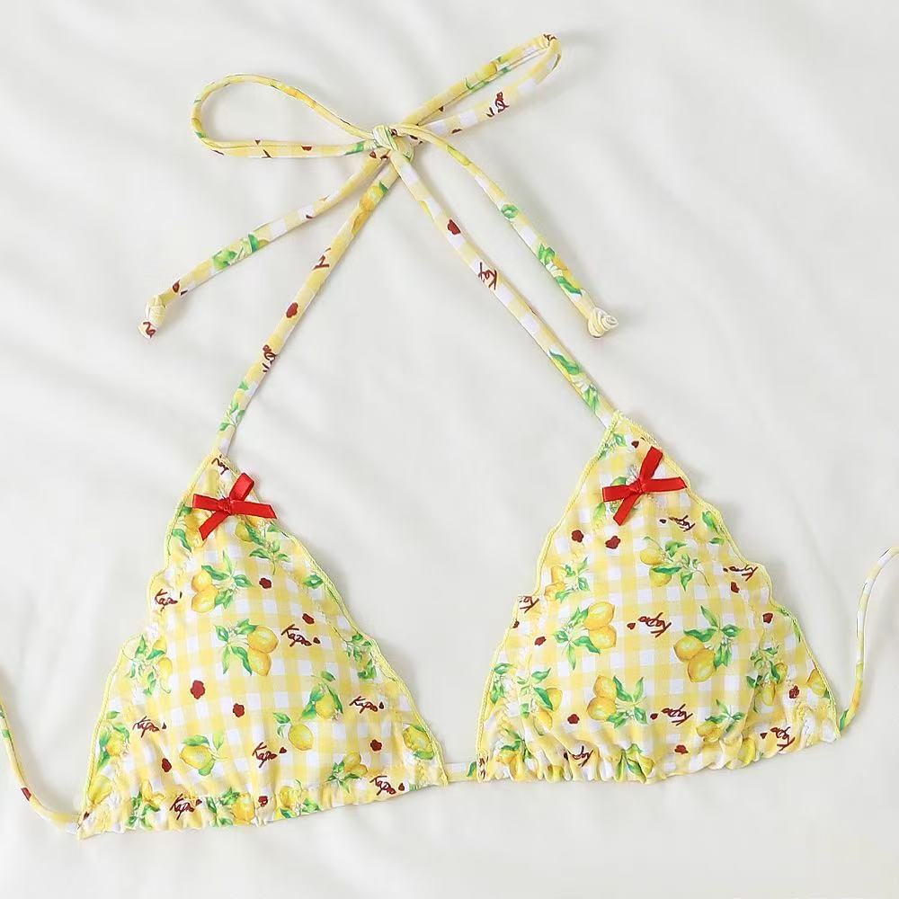 Dame Bikini-sæt med legende citronmønster og flæse detaljer Skovae