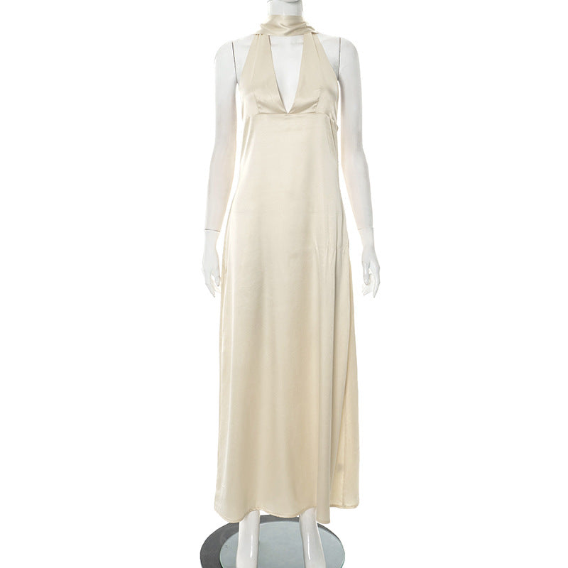 Femme Maxikjole med elegant Halterneck Stilla