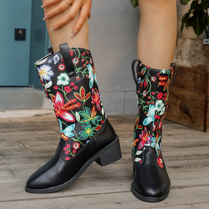 Dame cowboy- støvler med blomsterbroderi og komfortabel blokhæl Stilla