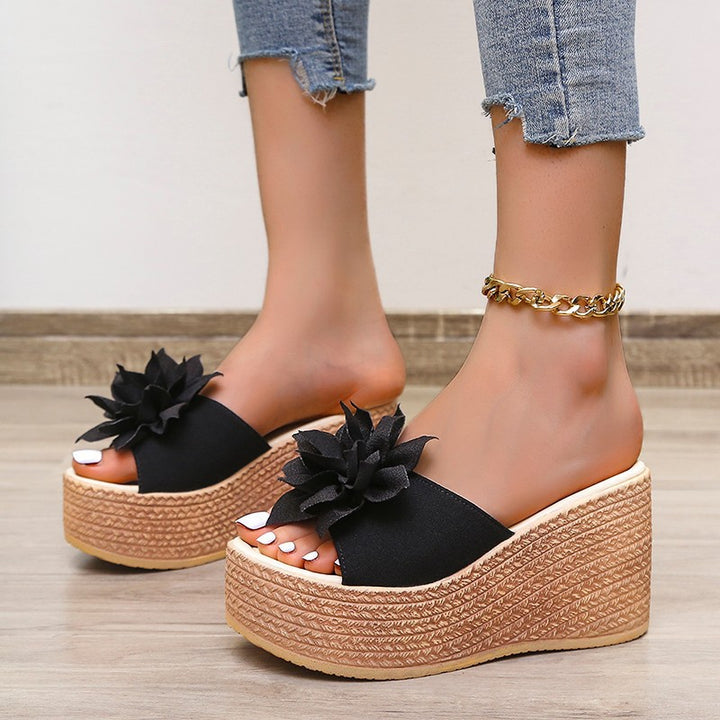 Dame platform sandaler med blomsterdekoration og skridsikker sål Stilla