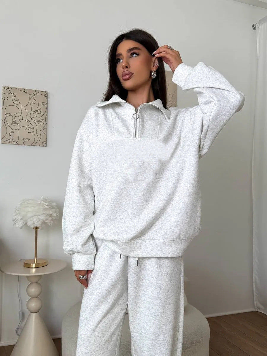Kvinders elegante fleece træningsdragt med høj krave og praktisk lynlås