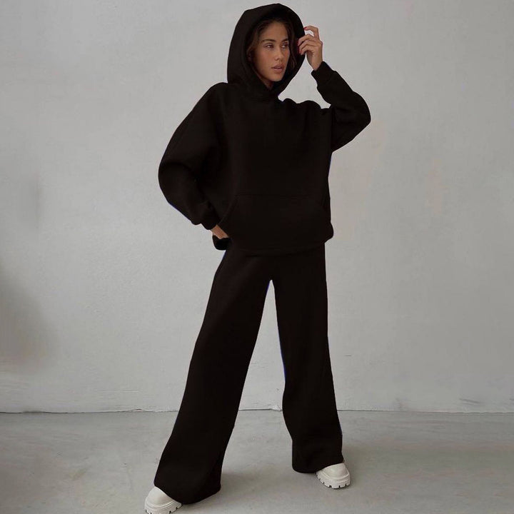 Kvinders afslappede hoodie og joggers look Skovae