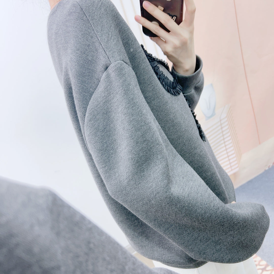 Dame sweatshirt med dekorativt flæse design Stilla