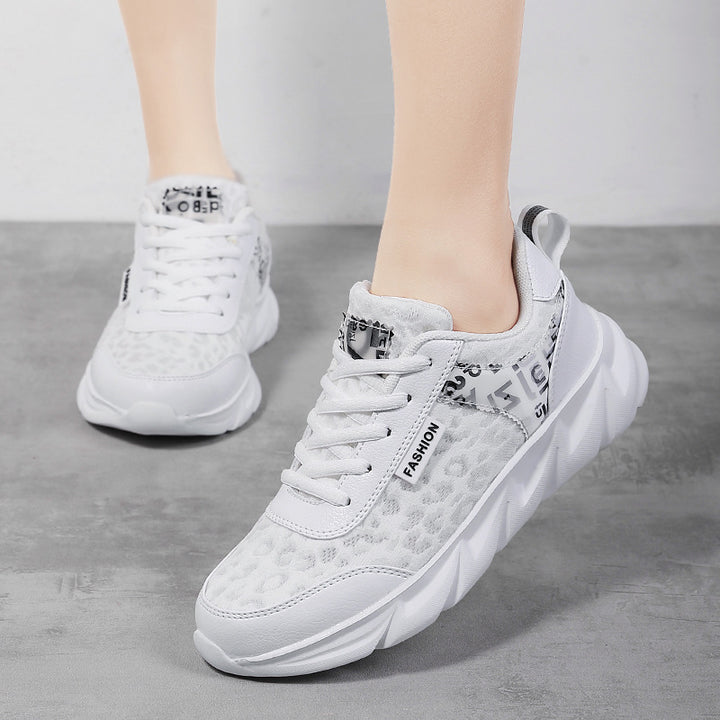Dame nan modische City-Sneaker med åndbar netoverflade, polstret indersål og formet let sål Skovae