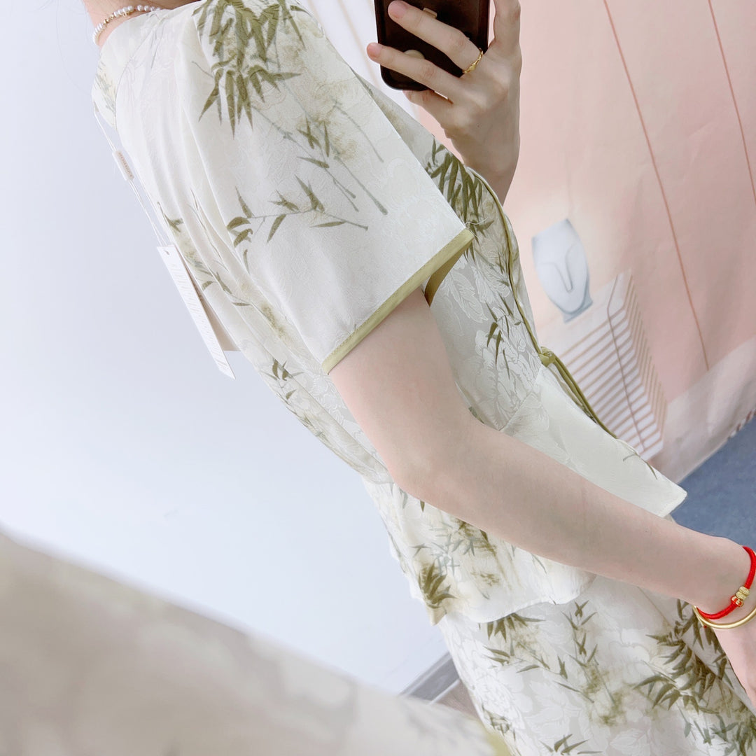 Dame Midi-kjole med elegant taljesnit og blomsterdesign Stilla