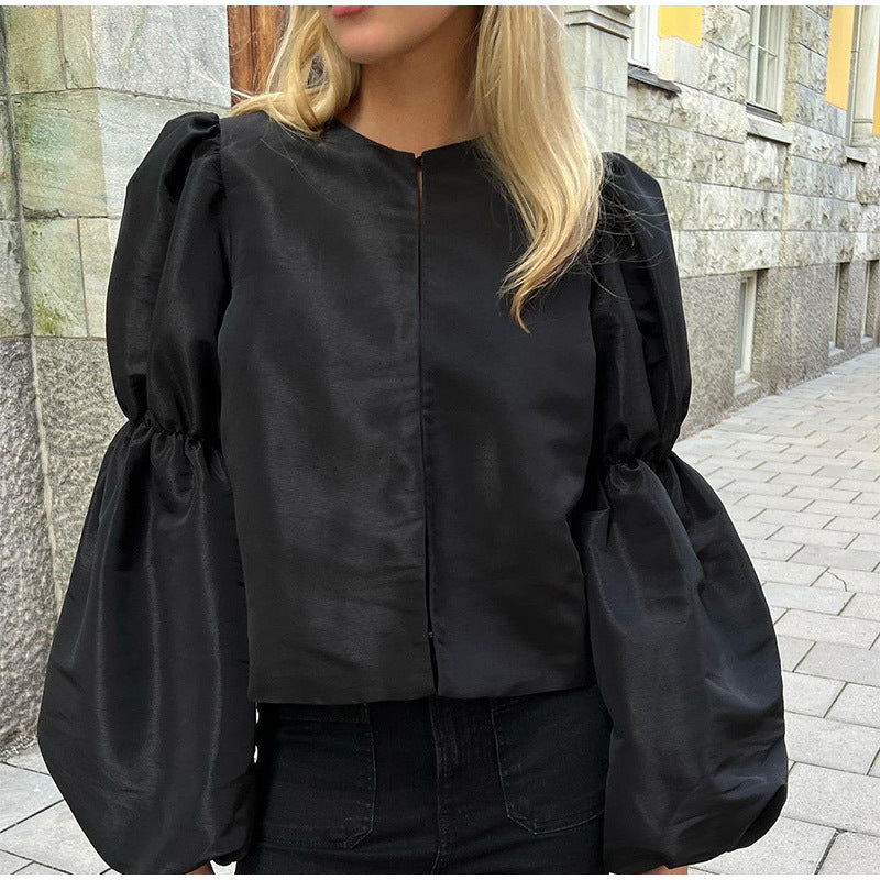 Damebluse med voluminøse puffærmer Stilla