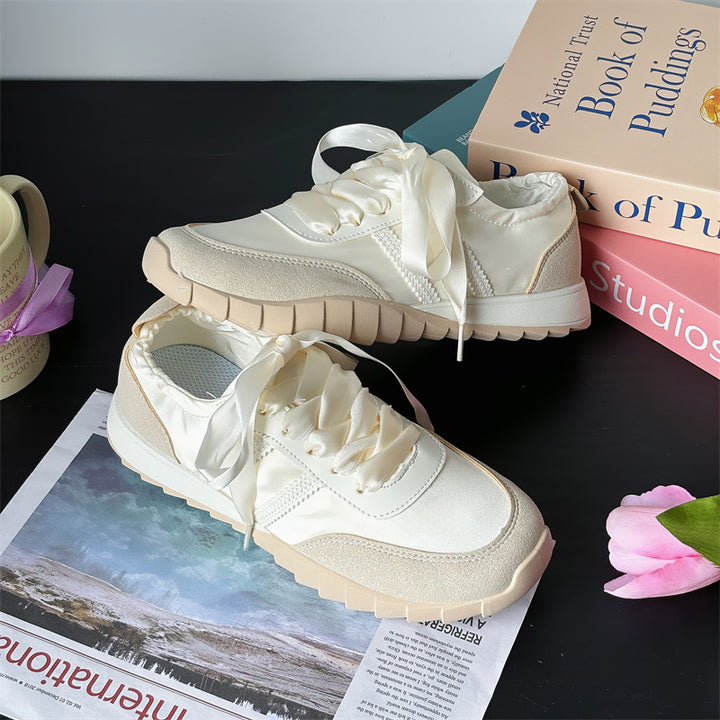 Dame Sneakers i elegant satin-design med moderne båndlukning Stilla