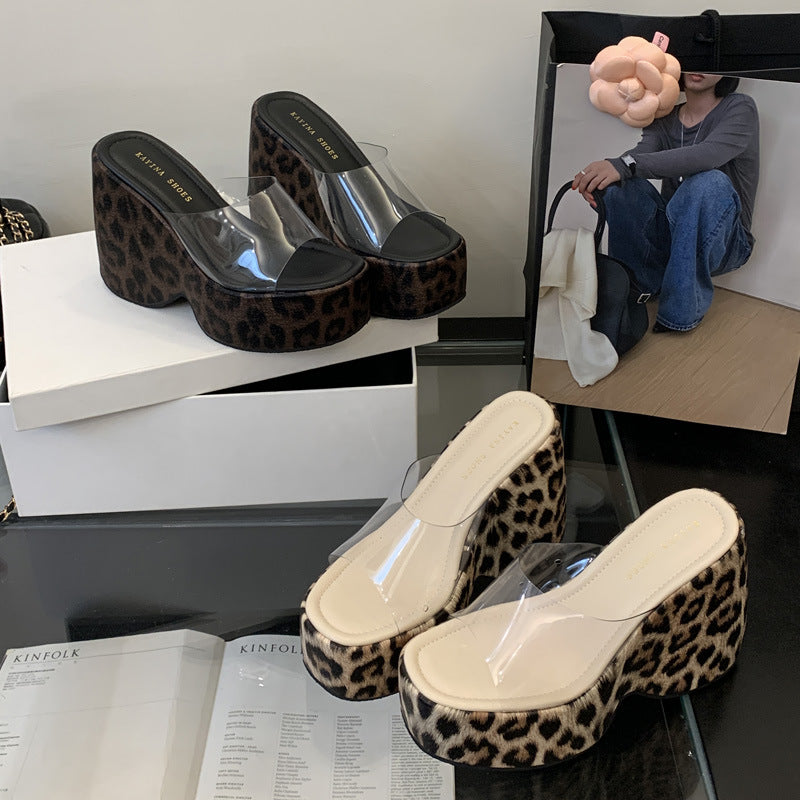 Dame Plateau-sandaler med transparente remme og spændende leopardmønster Stilla