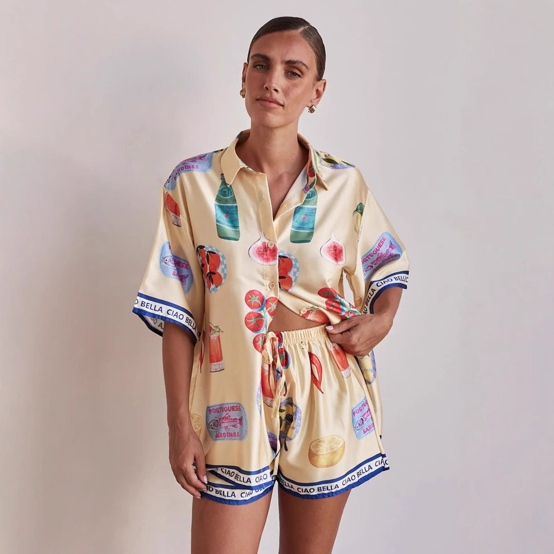 Women's set consisting of stylish short-sleeve shirt and shorts in summer design Skovae