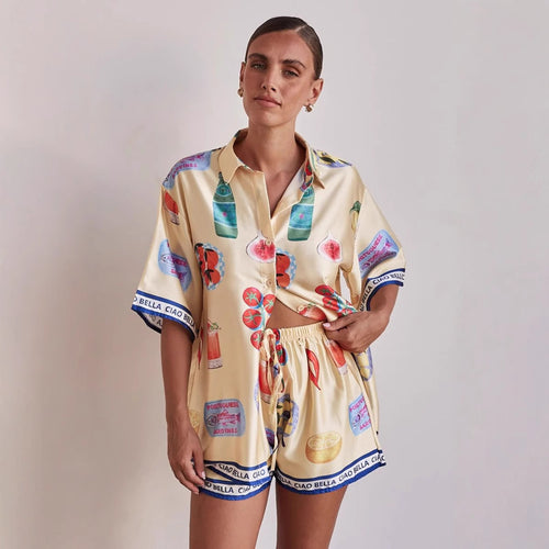 Women's set consisting of stylish short-sleeve shirt and shorts in summer design Skovae