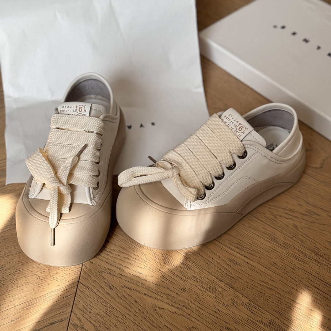 Dame Sneakers i urban stil med komfortabel snøresystem og moderne kappe Stilla