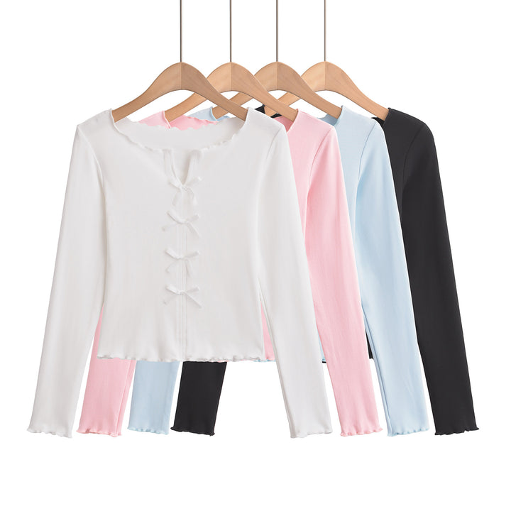 Dame elegant top med floral skæring og fine sløjfedetaljer Stilla