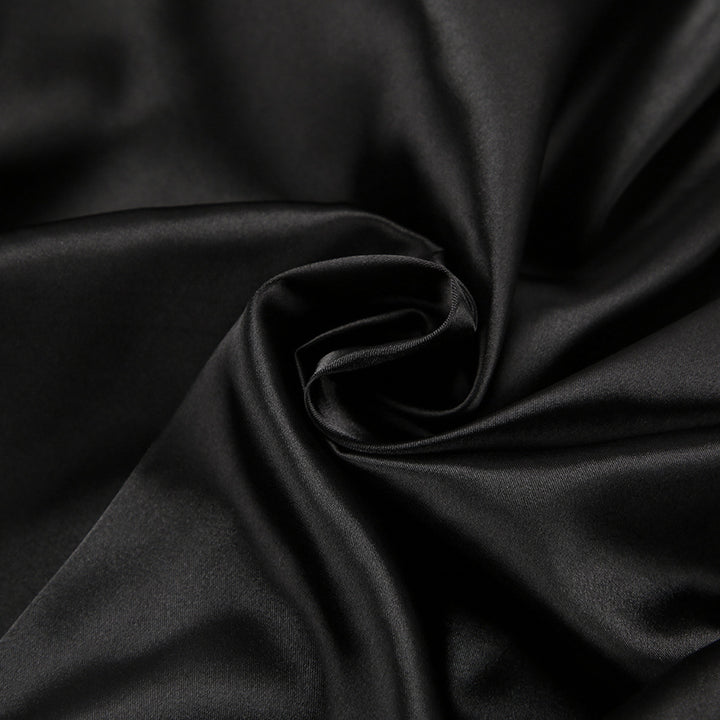 Dame Satin-Pyjama-Sæt med elegante fjerdetaljer Stilla