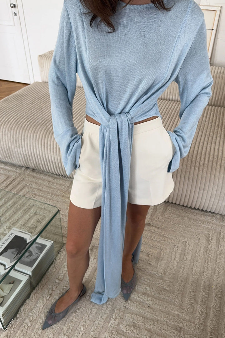 Kvinders afslappede cropped top med innovativt omslag og lange ærmer Stilla