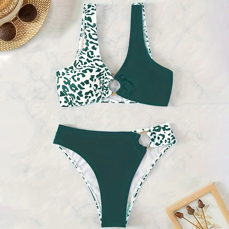 Dame Triangel-Bikini med moderigtig ringdetalje og asymmetrisk snit Skovae