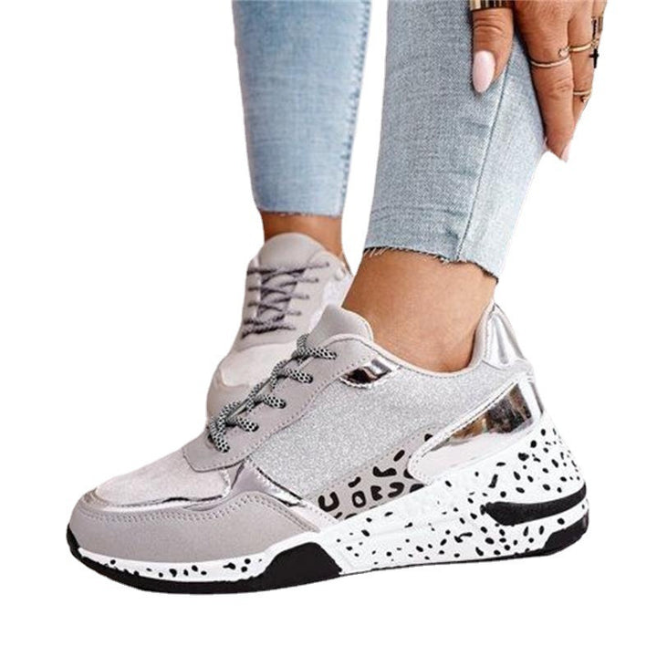 Dame Sporty Sneakers med glitrende overflade og modebevidst design Stilla