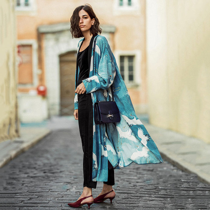 Dame elegant kimono med kunstnerisk fuglemotiv og flydende snit Stilla