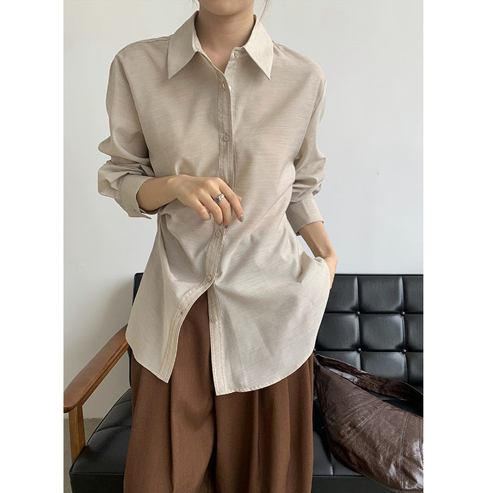 Dame langærmet bluse med innovativ rynkning og elegante knapdetaljer Stilla