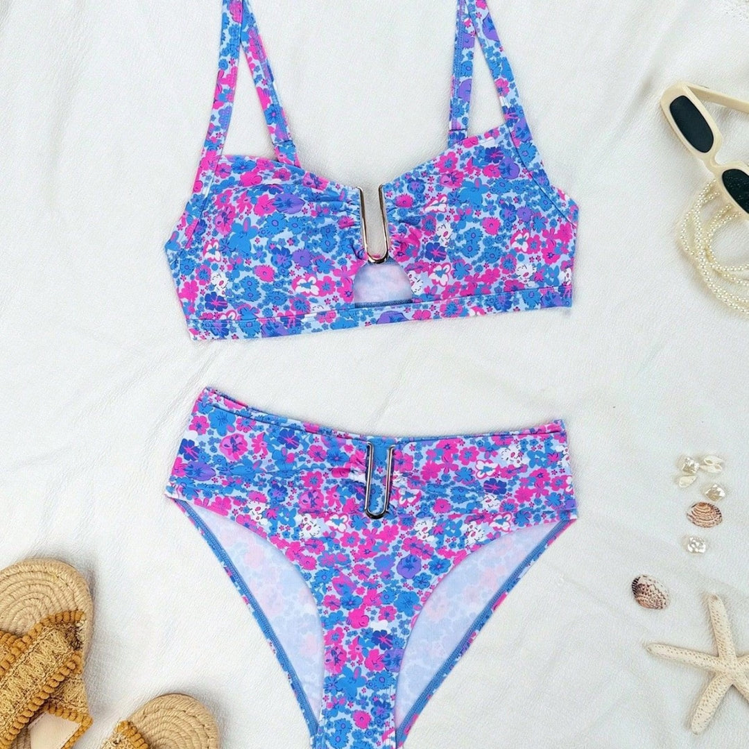 Dame Sporty bikini med blomsterdesign og metalaccenter Skovae