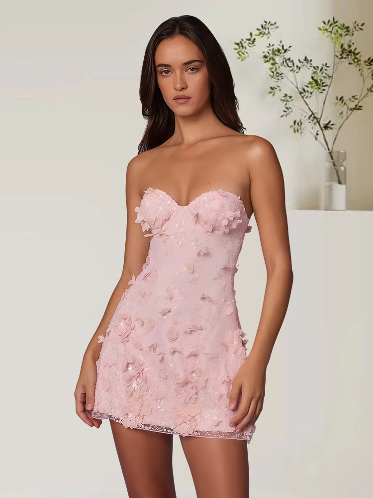 Kvinders cocktailkjole med off-the-shoulder design og blomster 3D applikationer Skovae