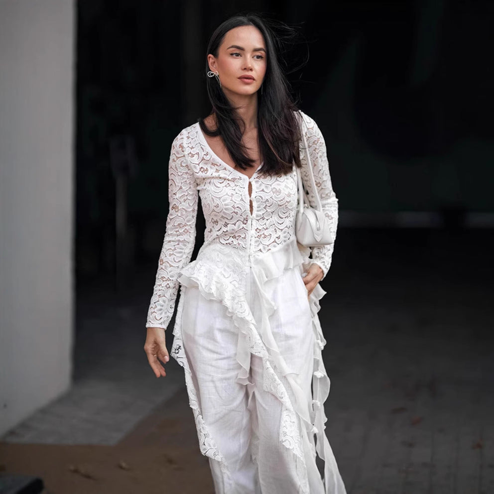 Dame chiffon-bluse med romantiske flæsedetaljer og elegant knapdesign Stilla