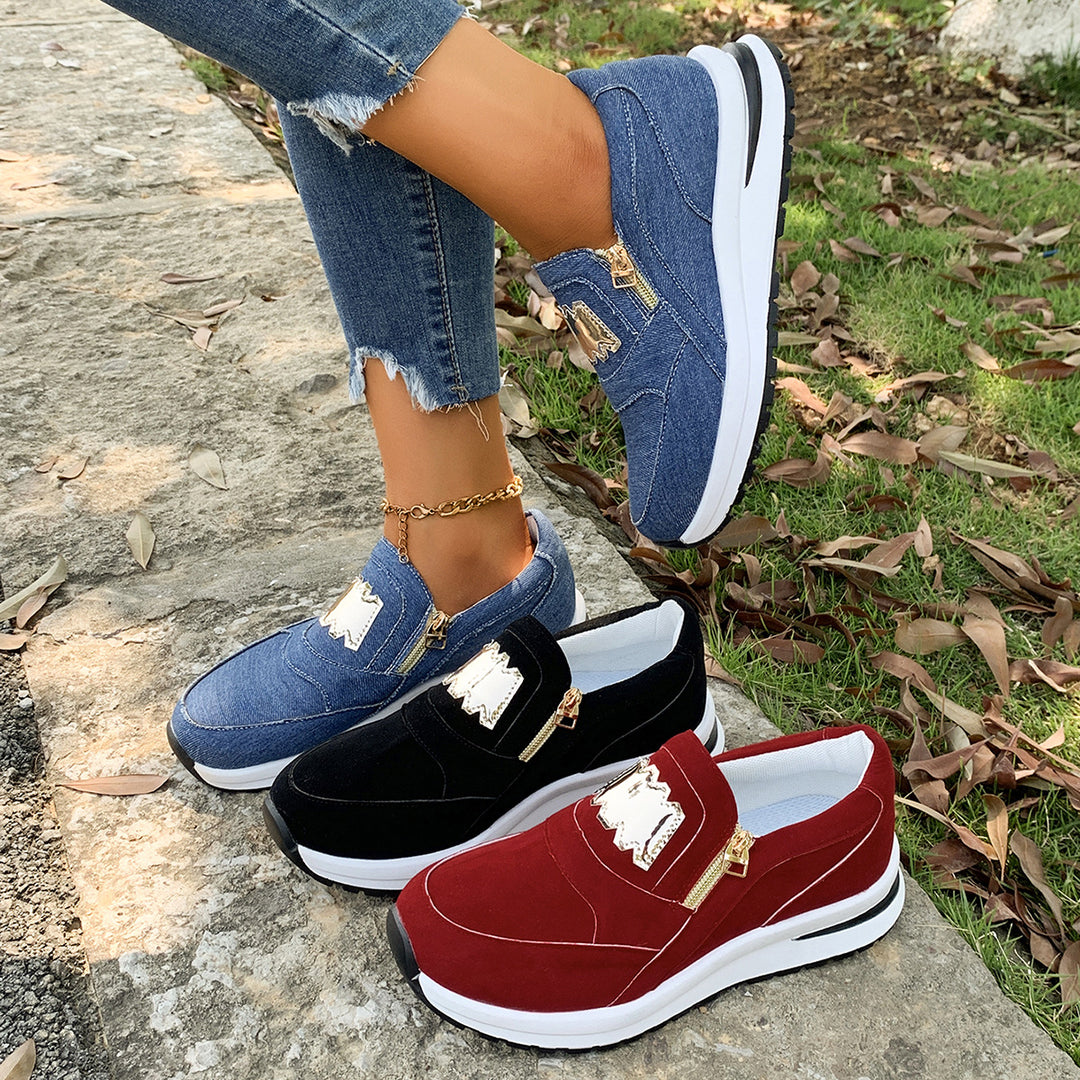 Dame Sportliche Slip-On Sneakers med stilfuld guldaccent og behageligt dæmpningssystem Stilla