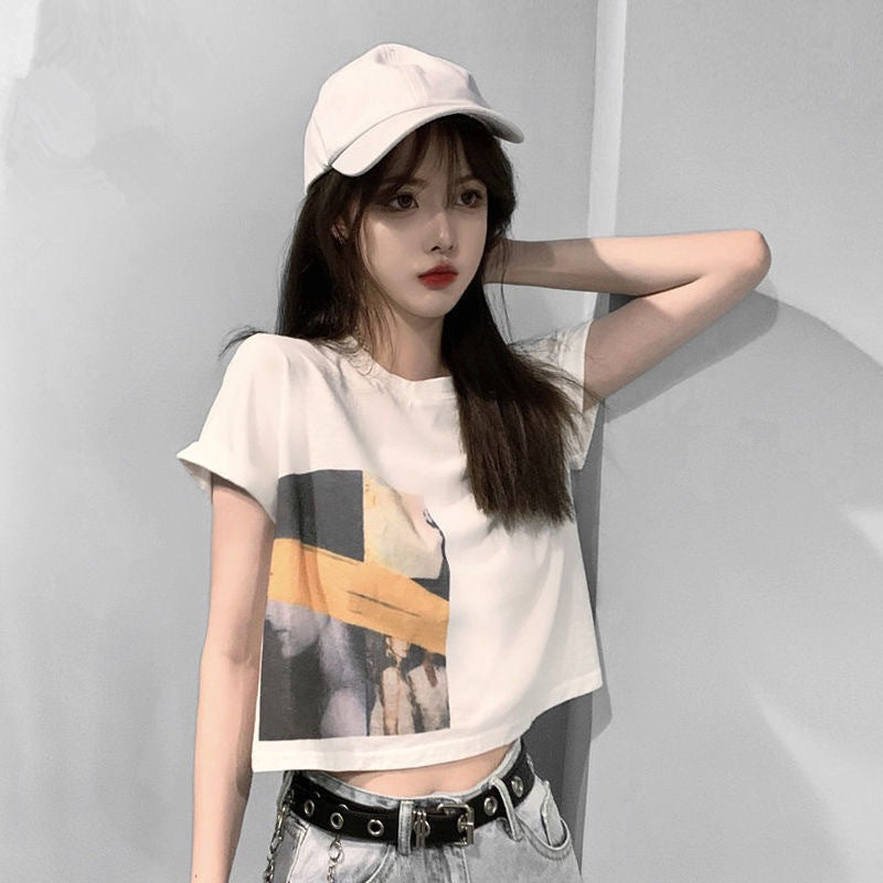 Kvinders Crop T-Shirt med Kreativ Grafisk Print Skovae