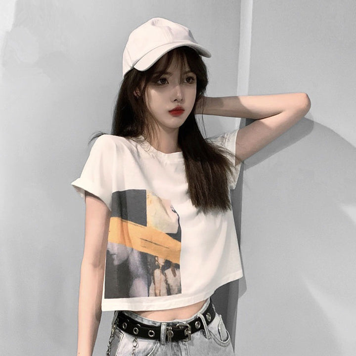 Kvinders Crop T-Shirt med Kreativ Grafisk Print Skovae