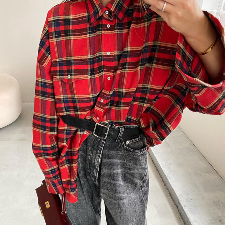 Dame Karo-bluse i afslappet oversized-stil med lange ærmer og knapdetaljer Stilla