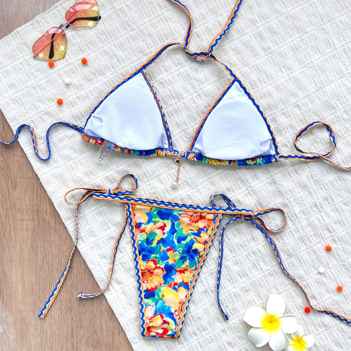 Dame bikini-sæt med detaljerig floral kant og legende stropdesign Stilla