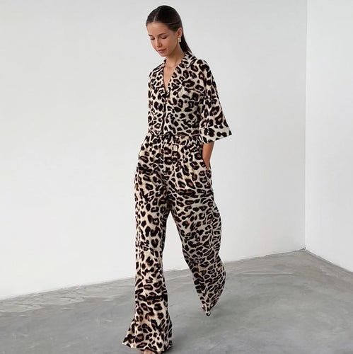 Dame jumpsuit i høj kvalitets fløjl med leopardmønster og flot bælte Stilla