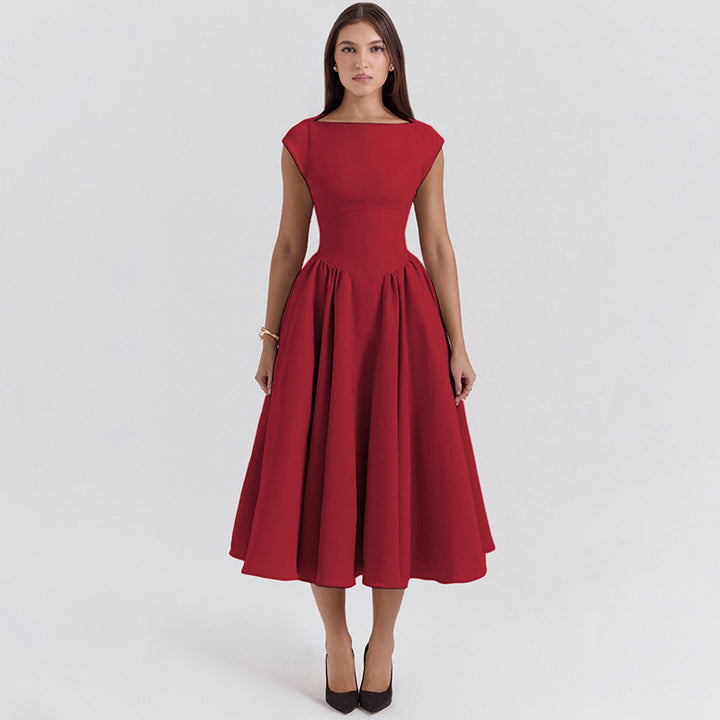 Dame cocktailkjole med elegant A-linje silhuet og rynket skirt Stilla