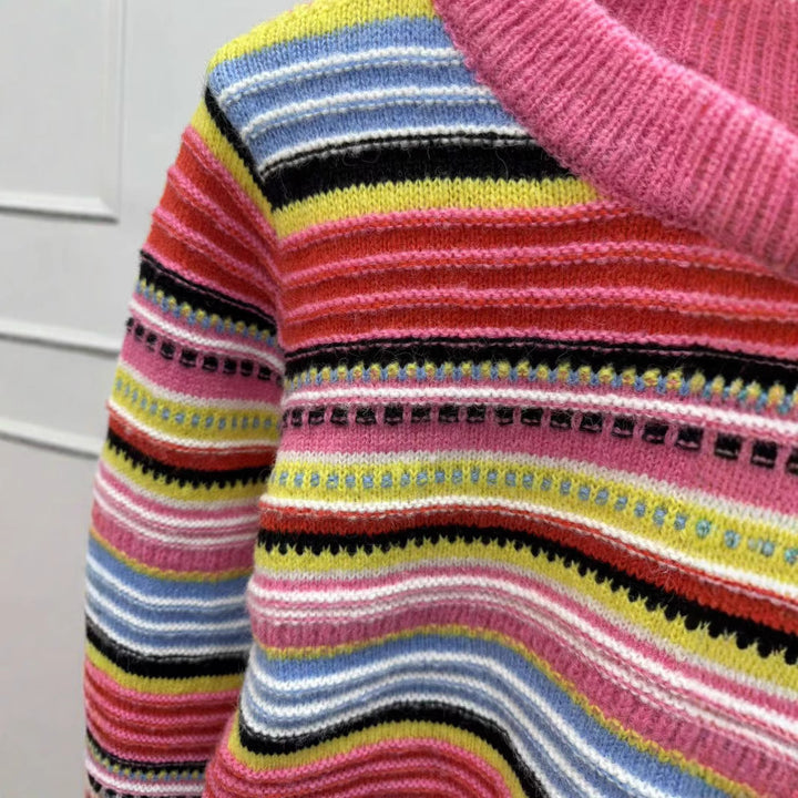 Dame sweater med farverigt stribet design og voluminøse ærmer Stilla