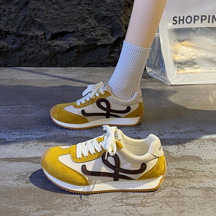 Dame Sporty Sneakers med stilfuld logo-detalje og åndbar overfladestruktur Stilla