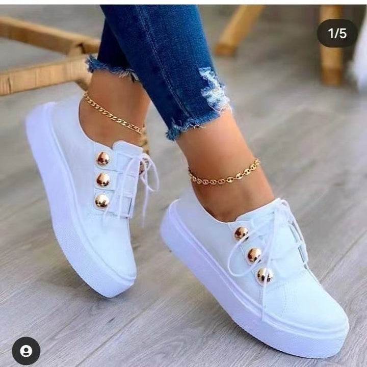 Dame Sneakers med moderne metal accenter og komfortabel sål Stilla