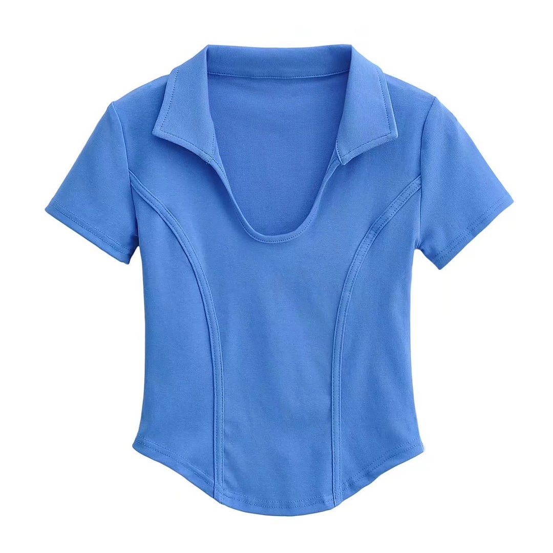 Dame tætsiddende poloshirt med raffineret krave og stilfulde sømdetaljer Stilla