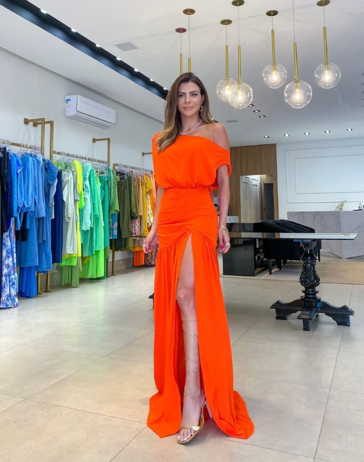 Dame Maxikjole med elegant asymmetrisk design og flydende draperinger Stilla