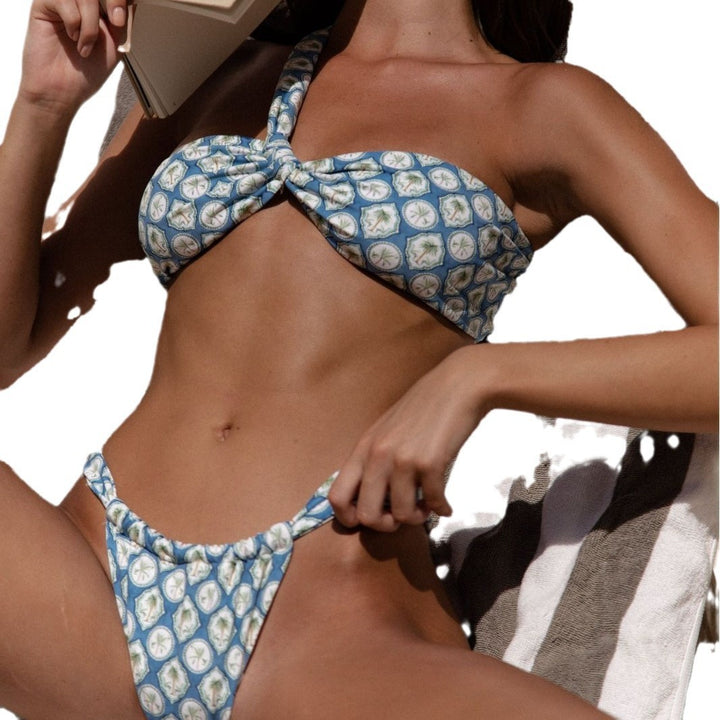 Dame bandeau-bikini med asymmetrisk stropper og fashionable vikledetaljer skovae