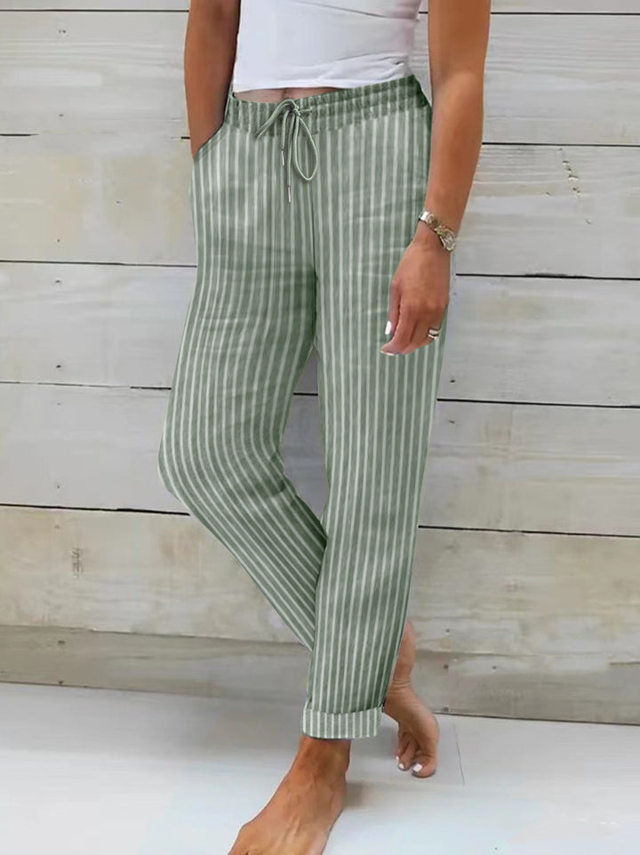Dame fritidshose med trendy stribet mønster og elastisk talje Stilla
