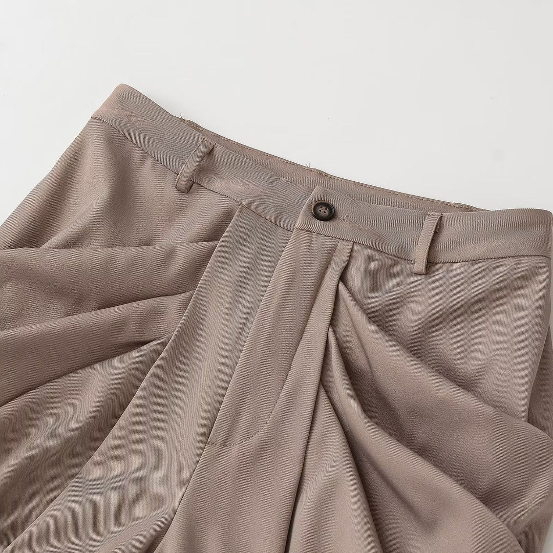Dame elegante shorts med innovativt plissering og praktiske sidelommer Skovae