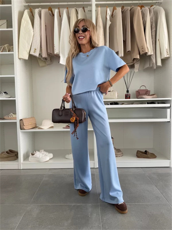 Kvinders loungedragt lavet af cropped top og bredskårne bukser