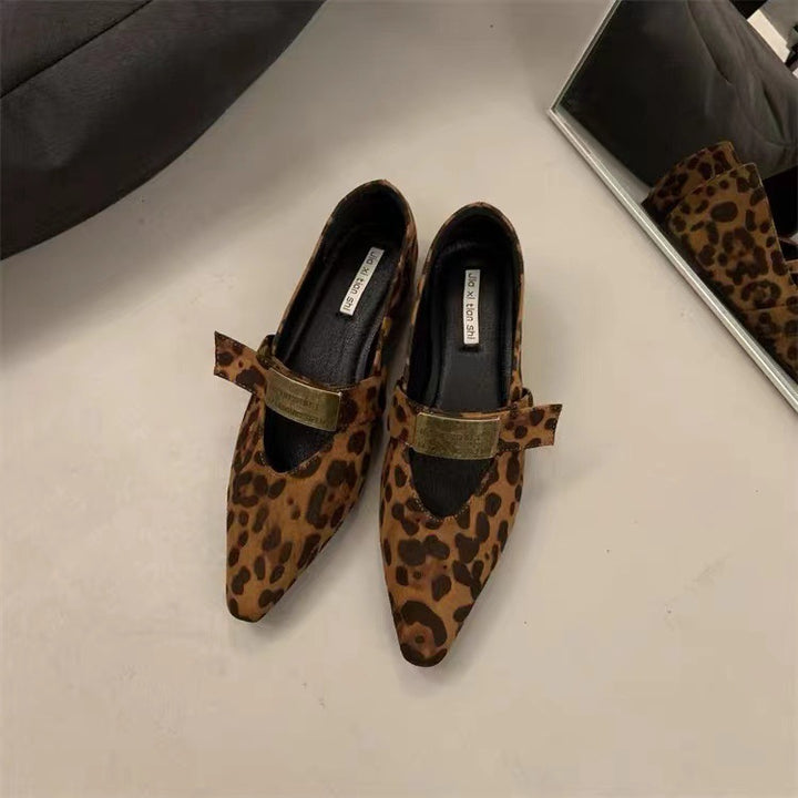 Kvinder spidse luksus slippers med detaljeret metallisk accent Stilla