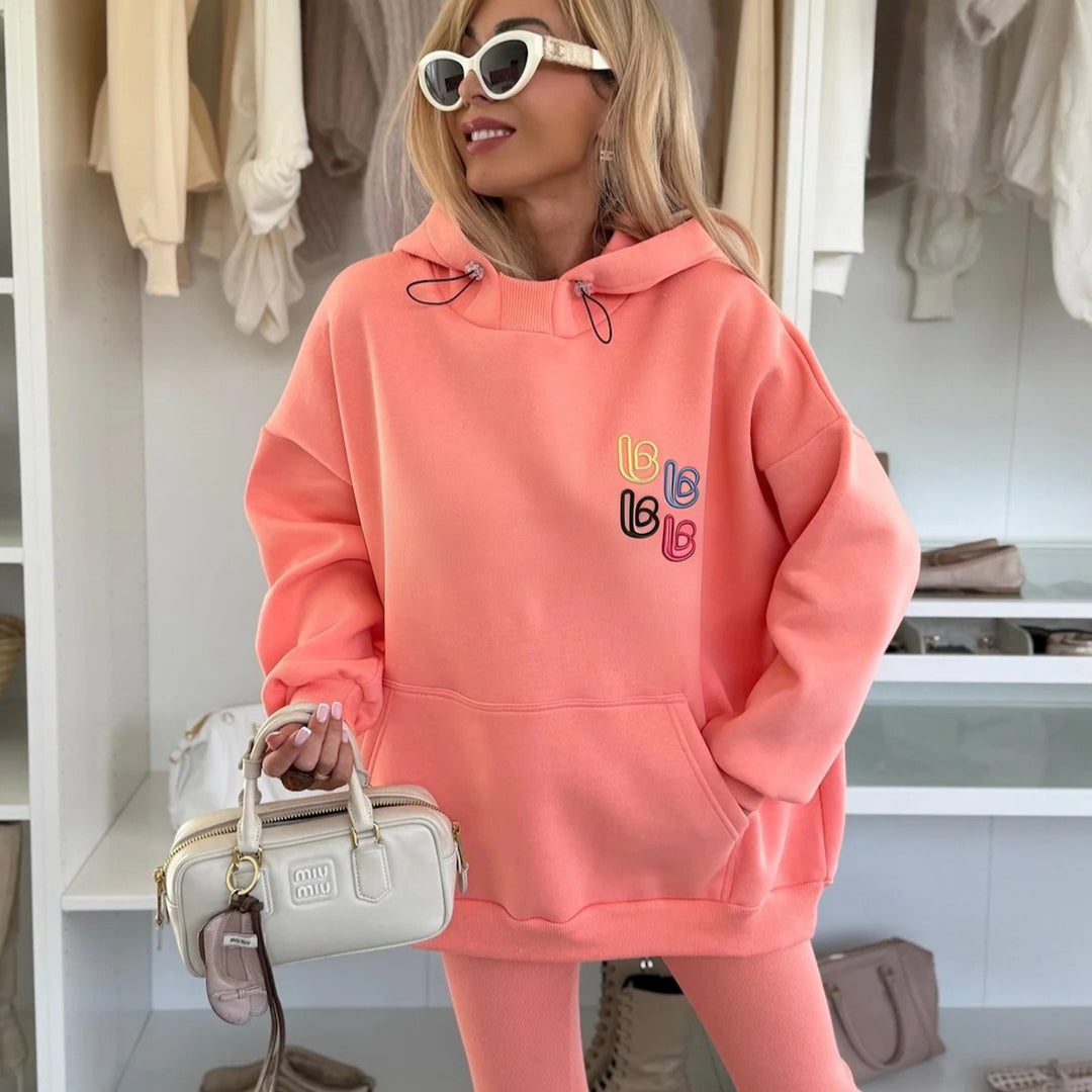 Kvinders Oversized Hoodie med Farverigt Logo og Behagelige Leggings Skovae