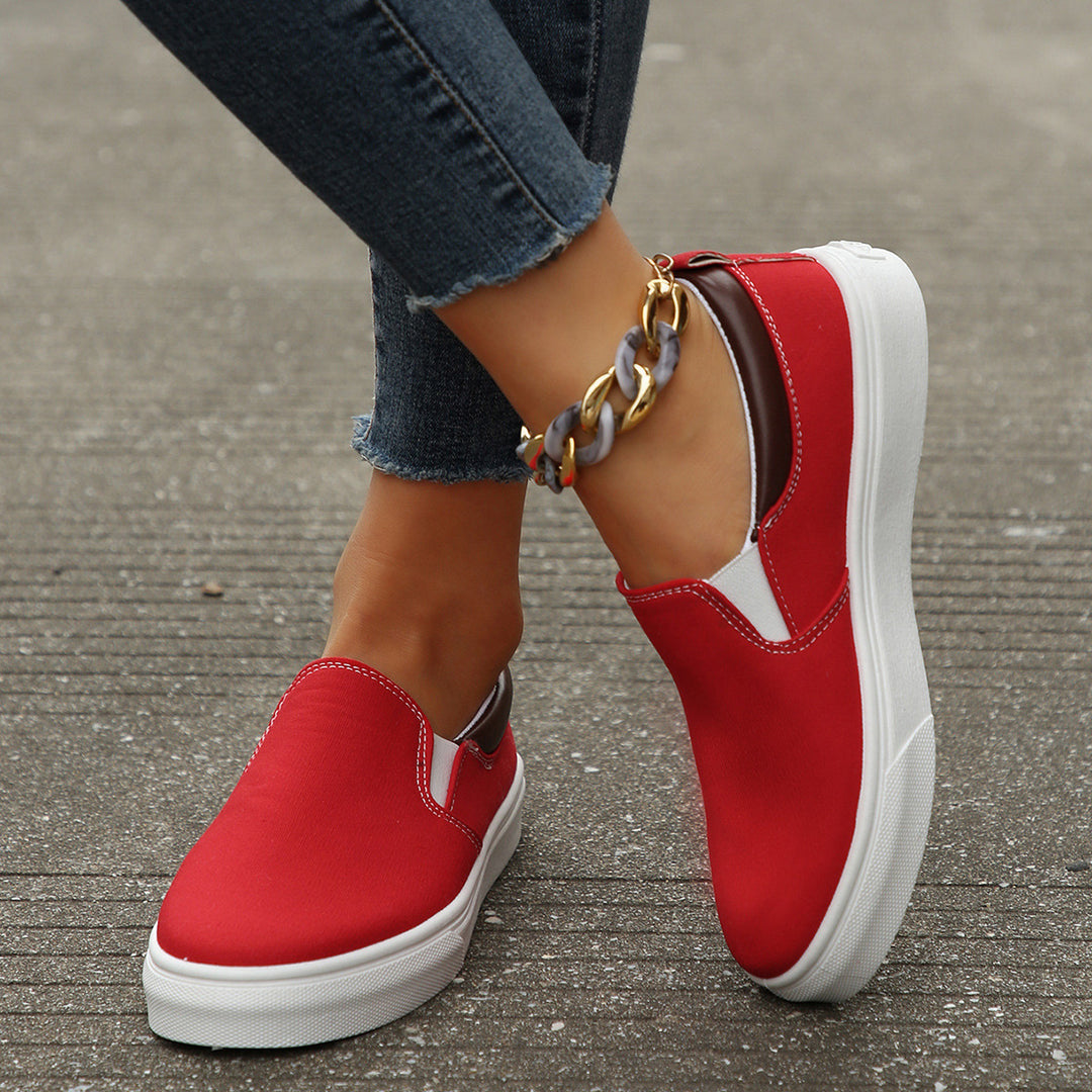 Dame Slip-On Sneakers lavet af højkvalitets overmateriale med elastiske indsatser Stilla