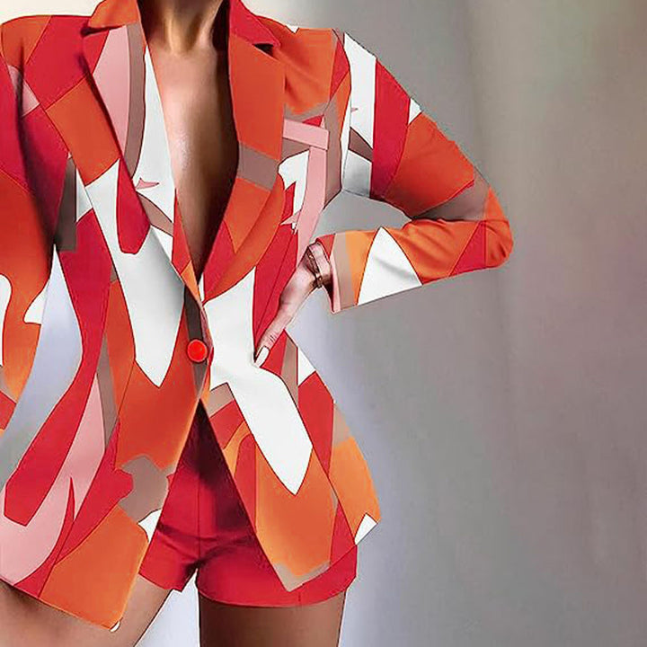 Dame stylish blazer med korte bukser og iøjnefaldende farvedesign Stilla