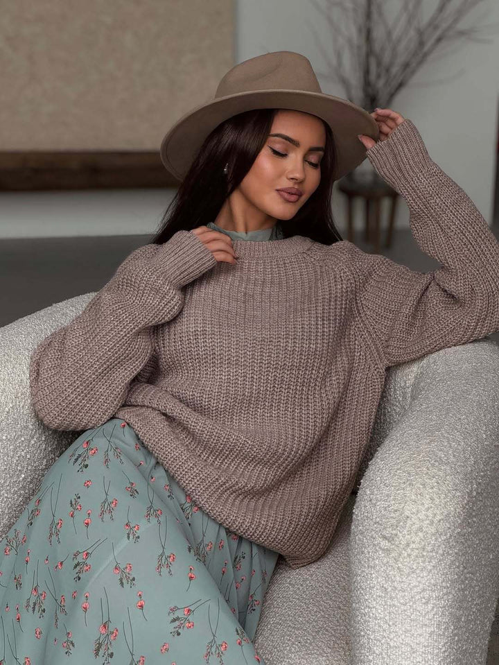 Kvindernes strikkede sweater med elegante ærmekanter Stilla
